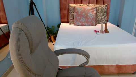 drilau_18 online show from 05/22/26, 04:19