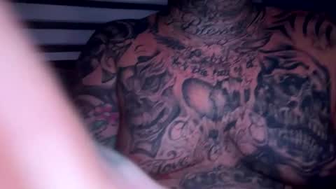 Snapshot of drippinggenie chatting on 12/17/25, 02:28 drippinggenie online show from 12/17/25, 02:28