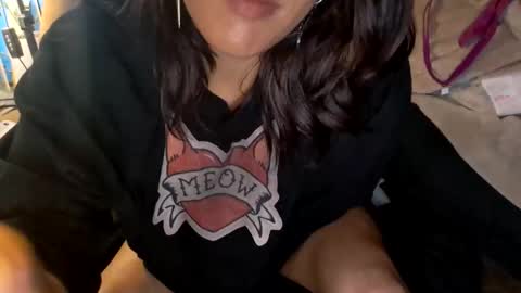 Snapshot of drippinglilygagwell chatting on 11/12/25, 02:12 drippinglilygagwell online show from 11/12/25, 02:12