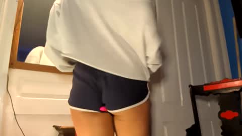 Snapshot of drippinglilygagwell chatting on 02/24/26, 02:53 drippinglilygagwell online show from 02/24/26, 02:53