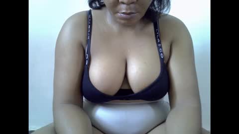 Snapshot of drippingnwet chatting on 02/15/26, 12:03 drippingnwet online show from 02/15/26, 12:03