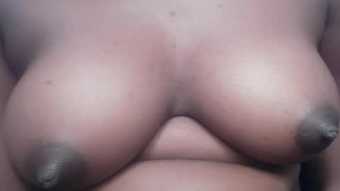 Snapshot of drippussy1 chatting on 01/15/26, 04:17 Ebonypussy1 online show from 01/15/26, 04:17