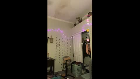 Snapshot of drippykitty888 chatting on 01/08/26, 04:37 Drippy kitty online show from 01/08/26, 04:37