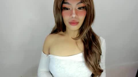 Snapshot of dripqueenxoxo chatting on 09/22/25, 01:02 miss. Erika online show from 09/22/25, 01:02