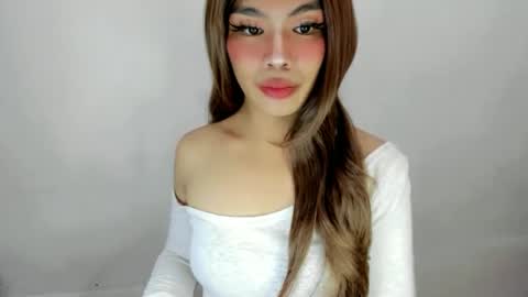 Snapshot of dripqueenxoxo chatting on 09/27/25, 04:50 miss. Erika online show from 09/27/25, 04:50