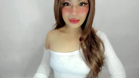 Snapshot of dripqueenxoxo chatting on 10/05/25, 07:28 miss. Erika online show from 10/05/25, 07:28