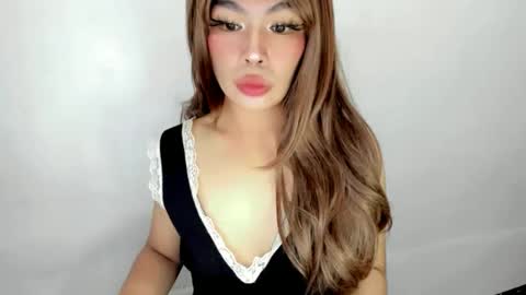 Snapshot of dripqueenxoxo chatting on 11/02/25, 06:49 miss. Erika online show from 11/02/25, 06:49