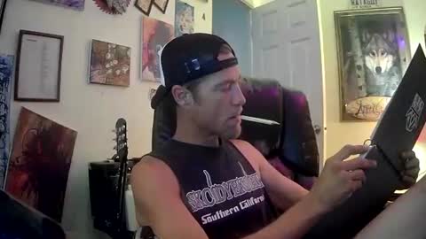 Snapshot of druedowm chatting on 10/18/25, 09:04 druedowm online show from 10/18/25, 09:04