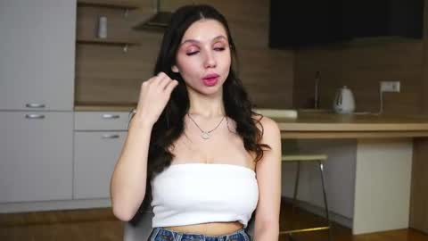 Snapshot of drusillaopula chatting on 01/16/26, 12:20 Emma online show from 01/16/26, 12:20