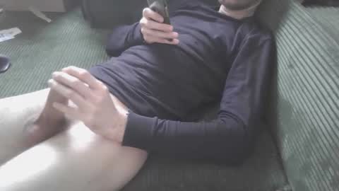 Snapshot of du127 chatting on 12/14/25, 12:54 du127 online show from 12/14/25, 12:54