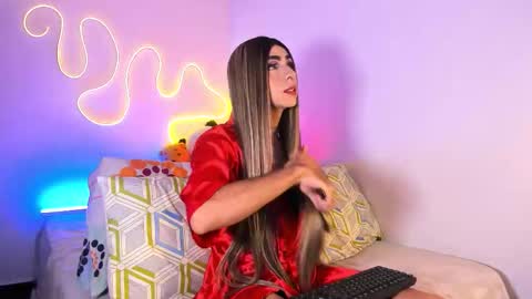 Snapshot of dual_seduction25 chatting on 02/10/26, 12:48 Juan Marulanda online show from 02/10/26, 12:48