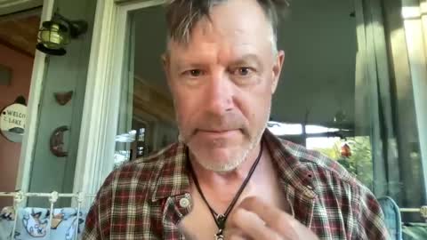 Snapshot of dudeinnh chatting on 09/19/25, 09:48 Steve online show from 09/19/25, 09:48