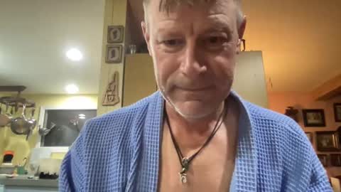 Snapshot of dudeinnh chatting on 09/26/25, 09:46 Steve online show from 09/26/25, 09:46