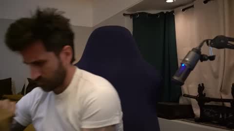 Snapshot of dukethedude chatting on 11/23/25, 02:44 Duke online show from 11/23/25, 02:44