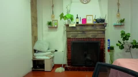 Snapshot of dulce_celeste15 chatting on 04/15/26, 02:35 C E L E S T E online show from 04/15/26, 02:35