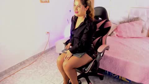 Snapshot of dulce_ferrer1 chatting on 03/16/26, 03:16 online show from 03/16/26, 03:16