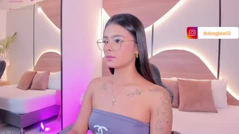 Snapshot of dulce_glow_ chatting on 04/30/26, 01:56 D U L C E online show from 04/30/26, 01:56