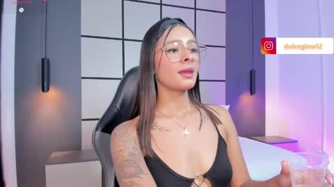 Snapshot of dulce_glow_ chatting on 05/23/26, 09:08 D U L C E online show from 05/23/26, 09:08