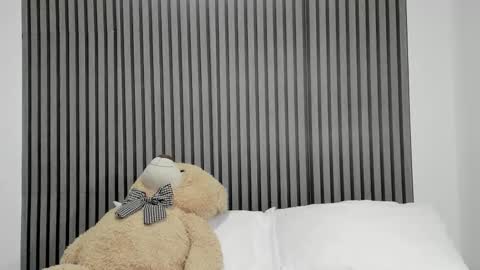 Snapshot of dulce_roberts_ chatting on 10/31/25, 01:23 Dulce  online show from 10/31/25, 01:23