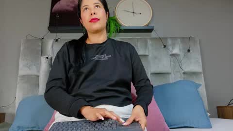 DULCE AURORA online show from 10/29/25, 02:36