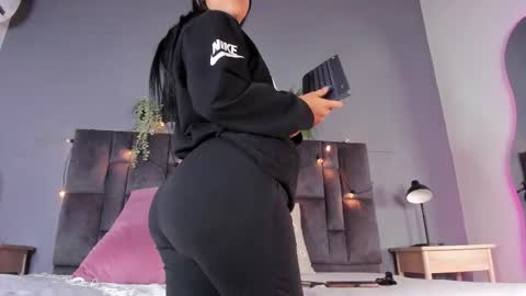 DULCE AURORA online show from 11/28/25, 02:47