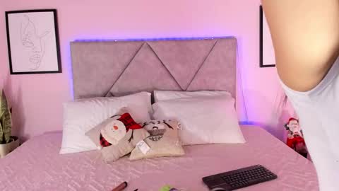 Dulcee Garcia online show from 12/17/25, 04:07