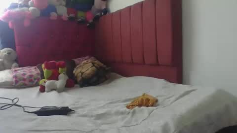 Snapshot of dulcekatty18 chatting on 09/14/25, 05:01 dulcekatty18 online show from 09/14/25, 05:01