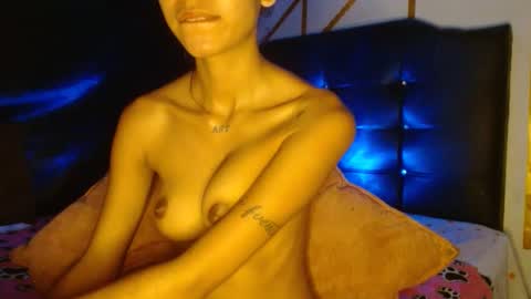 Snapshot of dulcelatina222 chatting on 10/01/25, 11:33 dulcelatina222 online show from 10/01/25, 11:33