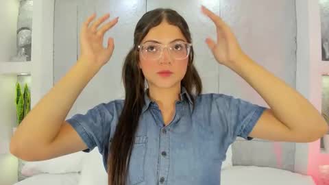 dulcevela online show from 10/29/25, 10:44