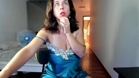 Snapshot of dulceys chatting on 09/14/25, 04:44 dulceyjohn online show from 09/14/25, 04:44