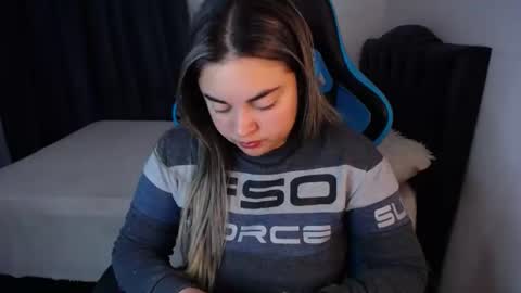 Snapshot of dumont_model chatting on 12/08/24, 04:57 Nicole online show from 12/08/24, 04:57