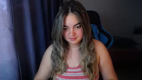 Snapshot of dumont_model chatting on 12/18/24, 08:47 Nicole online show from 12/18/24, 08:47