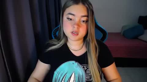 Snapshot of dumont_model chatting on 01/11/25, 03:34 Nicole online show from 01/11/25, 03:34