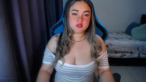 Snapshot of dumont_model chatting on 02/02/25, 09:40 Nicole online show from 02/02/25, 09:40