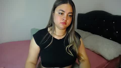 Snapshot of dumont_model chatting on 02/22/25, 10:31 Nicole online show from 02/22/25, 10:31