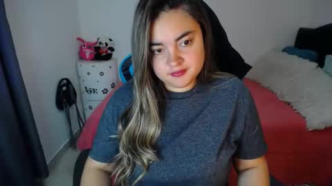 Snapshot of dumont_model chatting on 03/06/25, 08:37 Nicole online show from 03/06/25, 08:37