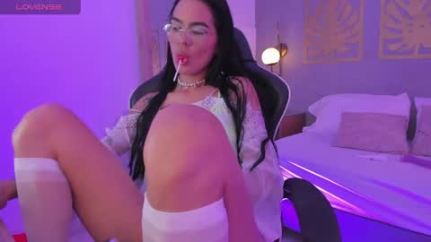 D U N A online show from 04/25/26, 02:03