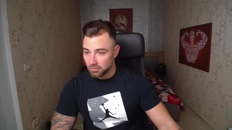 Snapshot of duncanstones chatting on 12/27/24, 11:17 DuncanStone online show from 12/27/24, 11:17