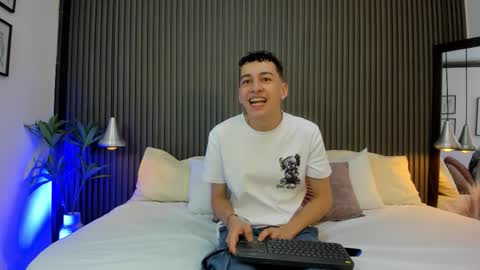 Snapshot of duolust chatting on 09/11/25, 12:16 Thomas and Noah online show from 09/11/25, 12:16