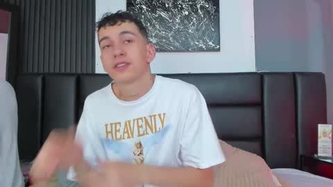 Snapshot of duolust chatting on 09/13/25, 12:16 Thomas and Noah online show from 09/13/25, 12:16