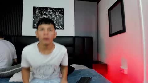 Snapshot of duolust chatting on 09/25/25, 12:09 Thomas and Noah online show from 09/25/25, 12:09