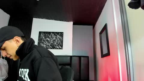 Snapshot of duolust chatting on 09/30/25, 12:32 Thomas and Noah online show from 09/30/25, 12:32