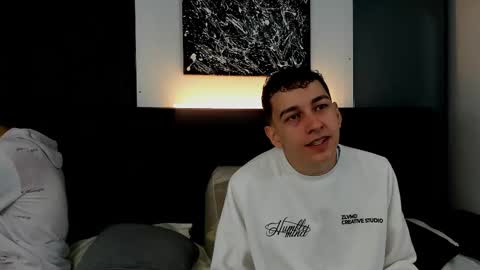 Snapshot of duolust chatting on 10/10/25, 01:10 Thomas and Noah online show from 10/10/25, 01:10