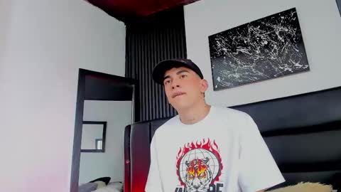 Snapshot of duolust chatting on 10/14/25, 07:36 Thomas and Noah online show from 10/14/25, 07:36