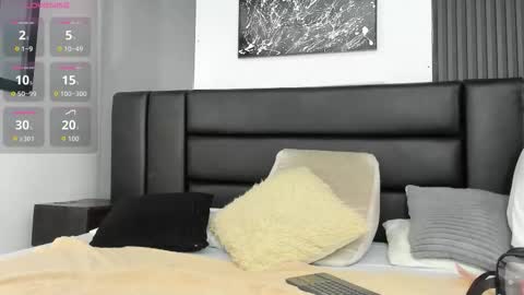 Snapshot of duolust chatting on 10/23/25, 11:42 Thomas and Noah online show from 10/23/25, 11:42