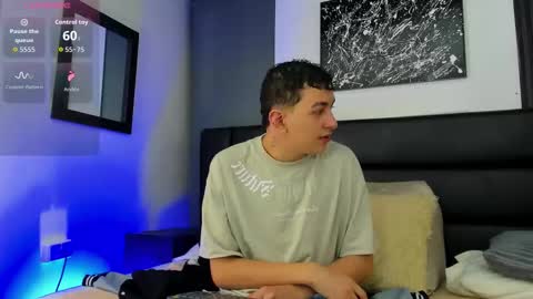 Snapshot of duolust chatting on 10/24/25, 12:23 Thomas and Noah online show from 10/24/25, 12:23