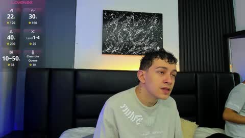 Snapshot of duolust chatting on 10/28/25, 12:09 Thomas and Noah online show from 10/28/25, 12:09