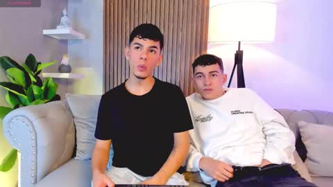 Snapshot of duolust chatting on 11/27/25, 07:49 Thomas and Noah online show from 11/27/25, 07:49