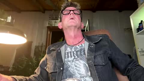 Snapshot of durakbrina chatting on 10/21/25, 11:27 Durakbrina online show from 10/21/25, 11:27