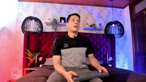 Dustin Sonne online show from 05/02/26, 03:44